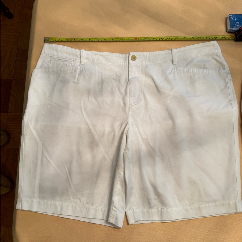18W - Lauren by Ralph Lauren white shorts. Great condition.